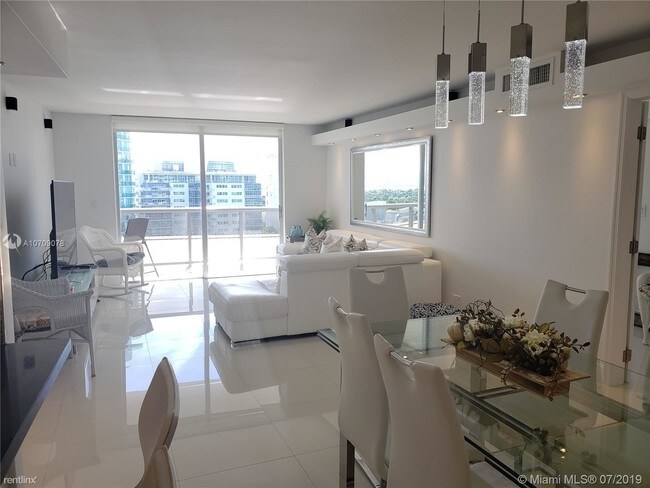 Building Photo - 6039 Collins Ave