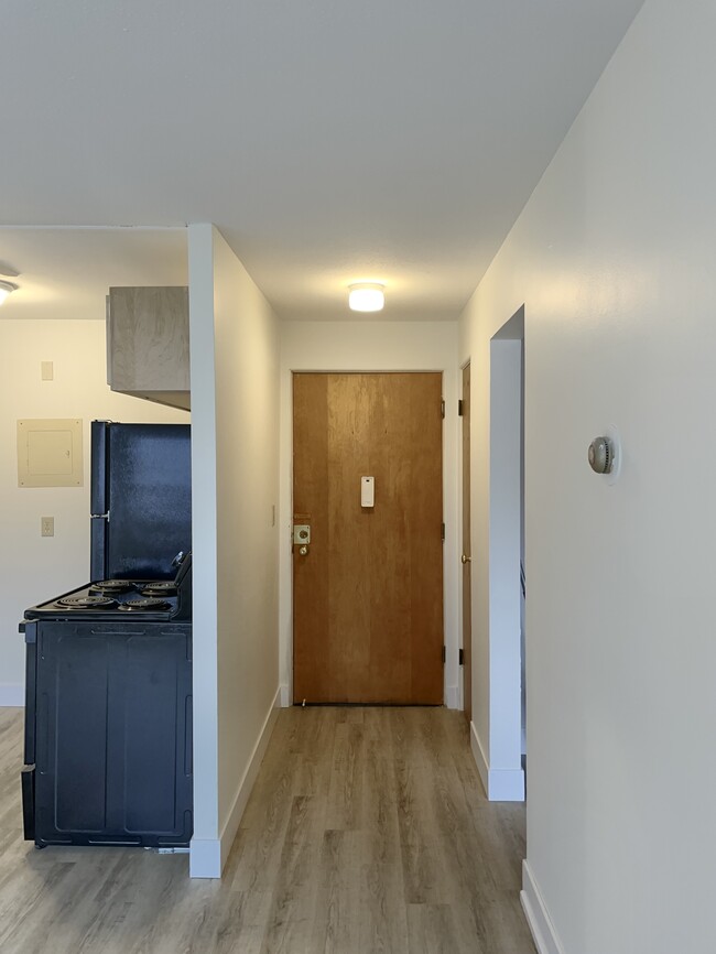 Entry way - 1800 Fremont Ave N