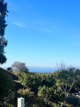 Building Photo - 689 Chinook Dr