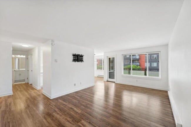 Building Photo - 1 bedroom in Seattle WA 98115