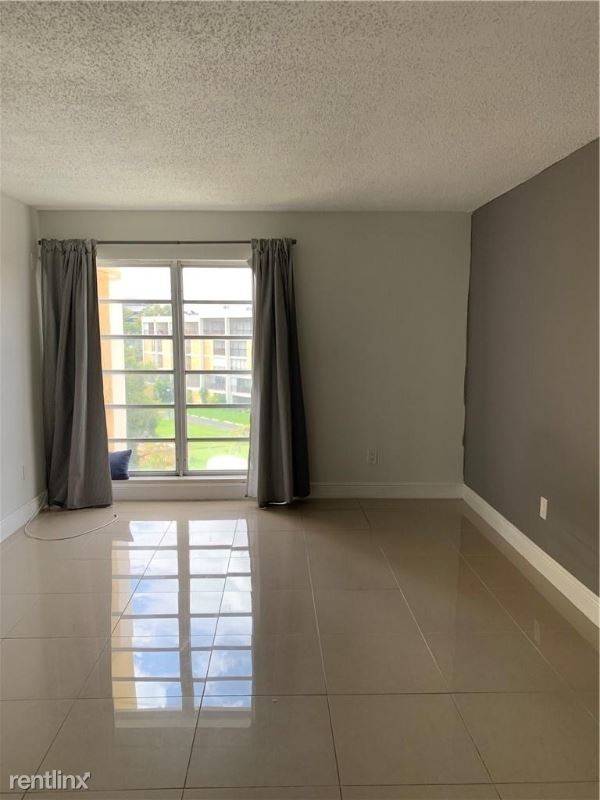 Foto del edificio - 9190 Fontainebleau Blvd