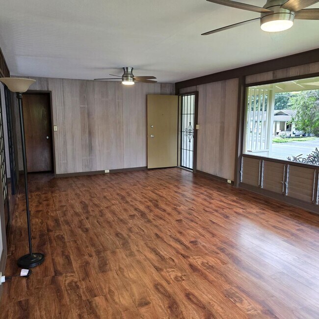 Building Photo - L658ach