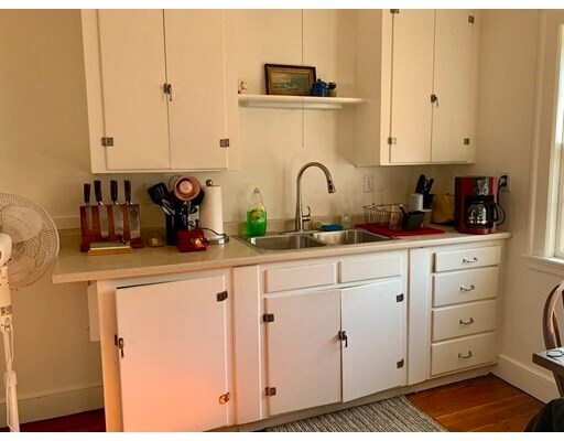 Primary Photo - 22 Warren St