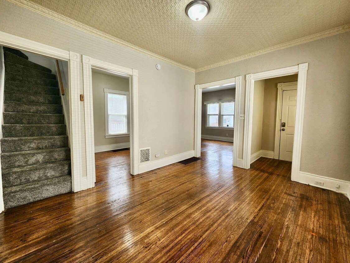 Primary Photo - Single family home desirable 19th Ward!!! ...
