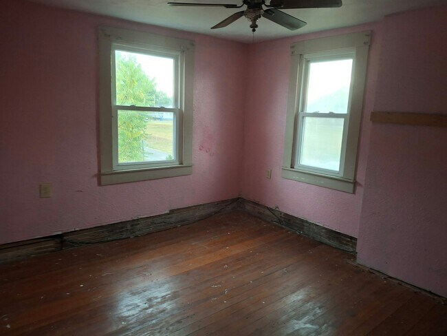 Foto del edificio - 311 W 5th St