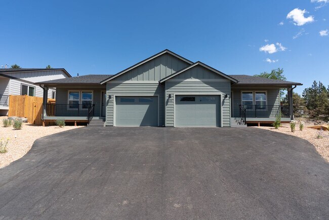 Foto del edificio - Brand New 2 Bedroom Duplex in SW Redmond