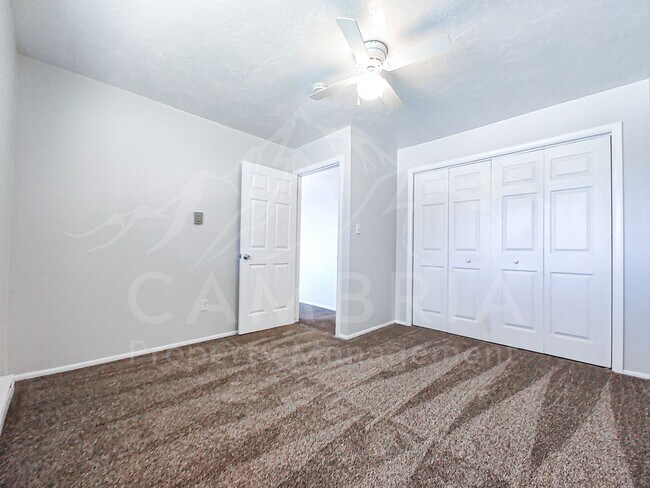 Foto del edificio - 4 Bedroom Duplex Available in Pleasant Grove