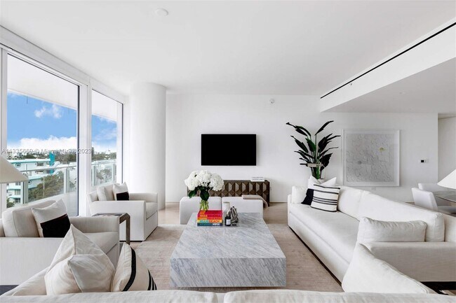 Building Photo - 9111 Collins Ave
