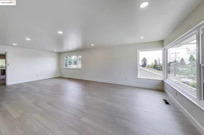 Building Photo - 4034 Rhoda Ave