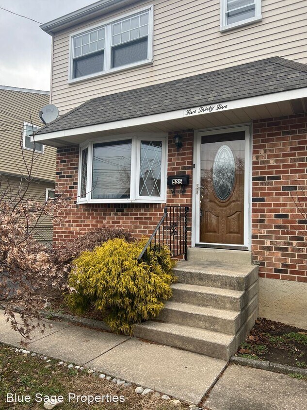 Primary Photo - 3 br, 2.5 bath House - 535 Crotzer Ave