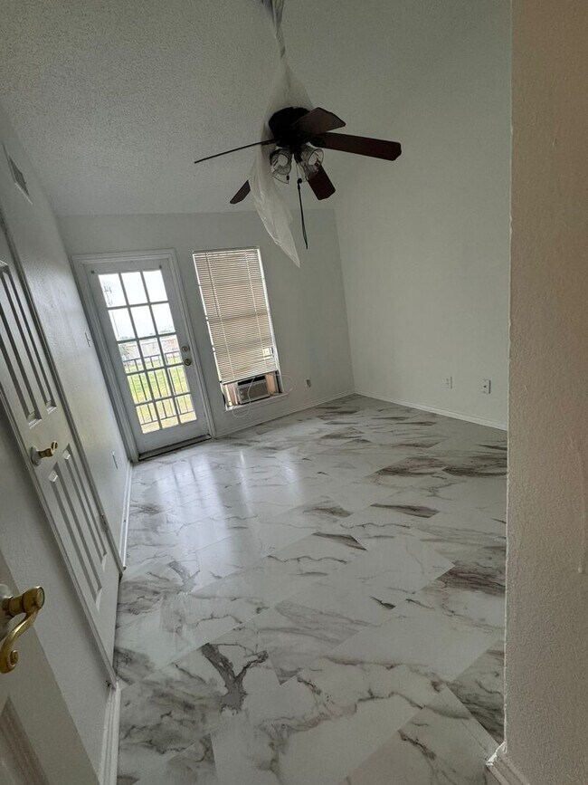 Foto del edificio - 6108 Abrams Rd