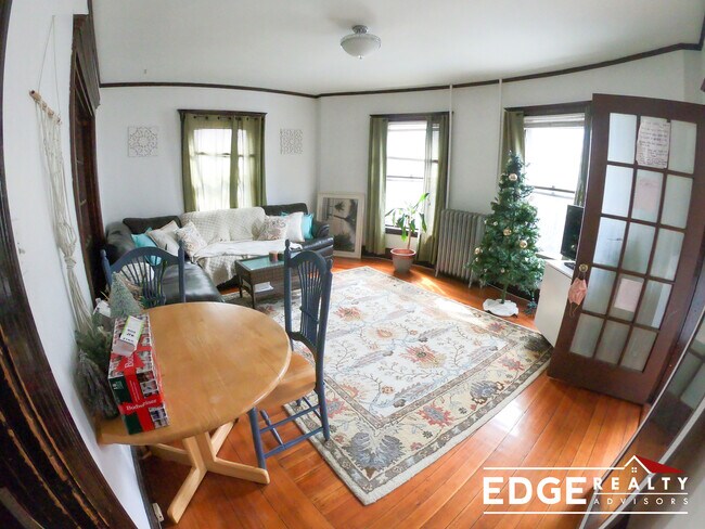 Foto del edificio - 57 Oak Square Ave