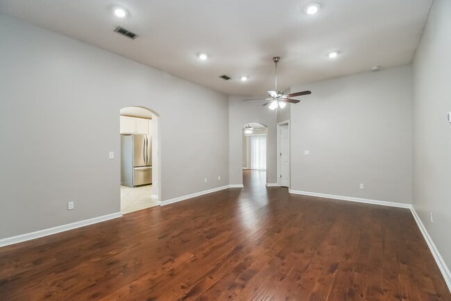 Building Photo - 8323 Staplehurst Dr W
