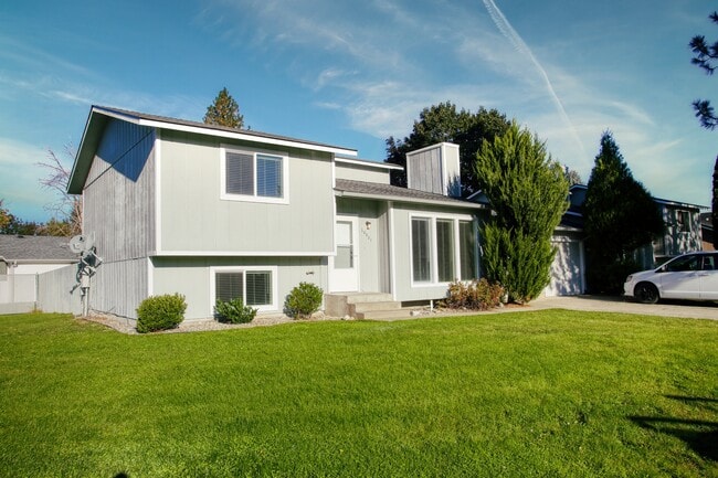 Building Photo - 10031 N Sunview Ln