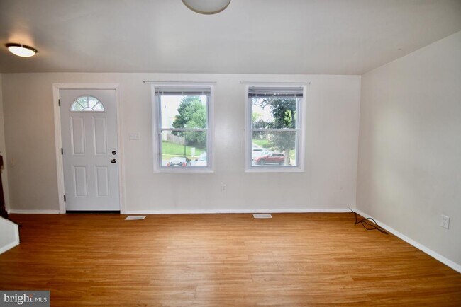 Building Photo - 1730 Heather Ln