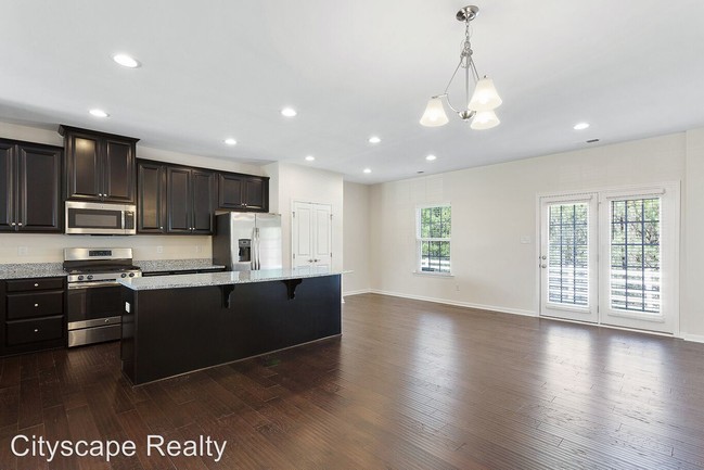 Building Photo - 8076 Creekside Village Dr
