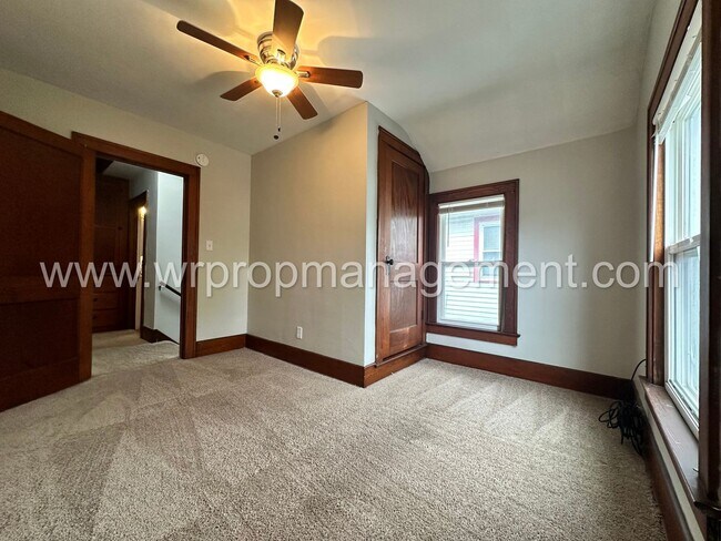 Building Photo - 3 Bed 1 Bath Home in West Toledo
