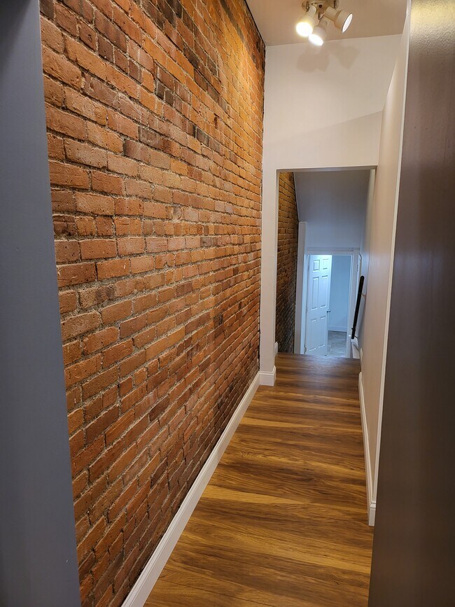 Building Photo - 50 Oneida St