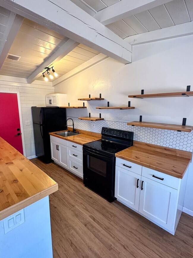 Foto del edificio - 2770 N Forgeus Ave