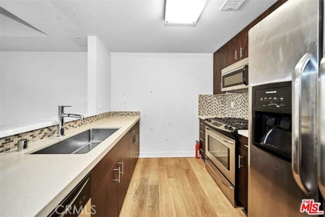 Building Photo - 436 S Virgil Ave