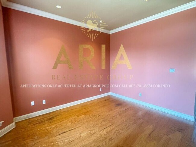 Foto del edificio - STUNNING 3 BED/2.5 BATH BROOKHAVEN DUPLEX!...