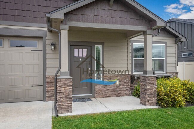 Foto del edificio - 3 Bedroom 2 Bath Home with 2-Car Attached ...