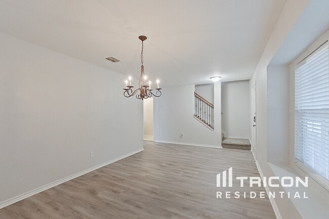 Building Photo - 1242 Yukon Dr