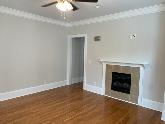 Foto del edificio - Beautiful Two Story Duplex in Historic Dilworth!