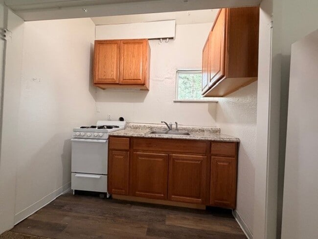 Building Photo - 2449 Ponderosa St