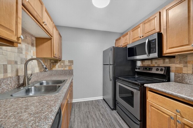 Foto del edificio - Upgraded 1 Bedroom Unit with Spacious Bedroom!