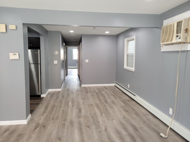 Building Photo - 73 Saint Pauls Ave