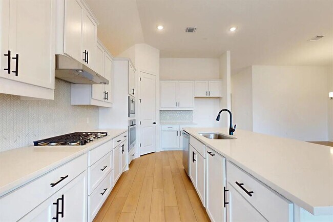 Building Photo - 1208 White Daisy Ln
