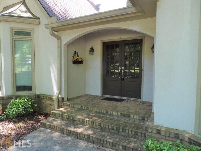 Building Photo - 379 White Oak Dr