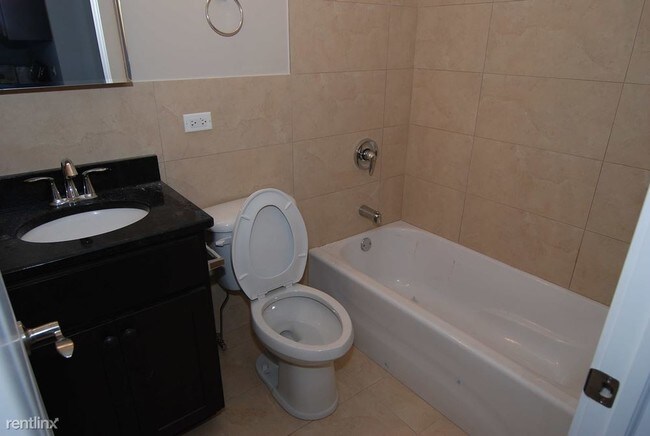 Building Photo - 2 br, 2 bath Condo - 2453 W Arthur Ave