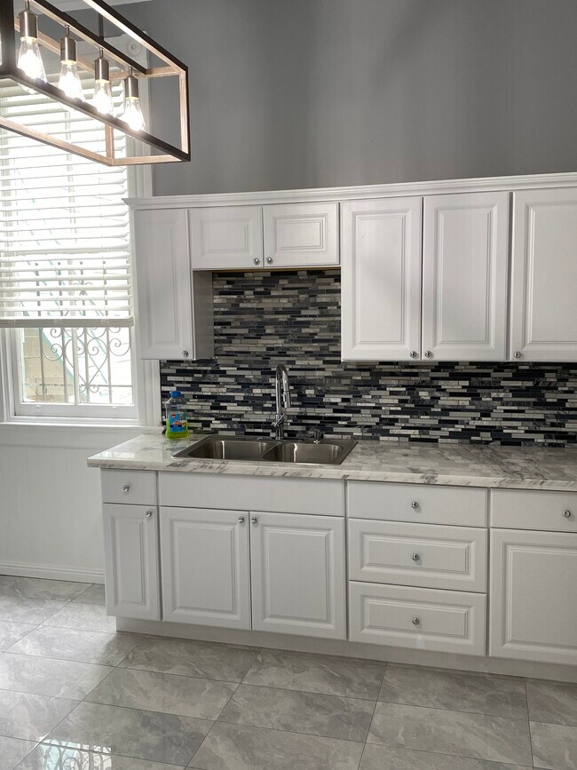 Kitchen - 85 Scott St