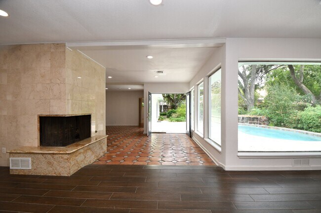 Foto del edificio - 5015 Grape St