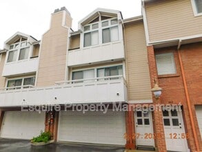 Building Photo - 807 S B St