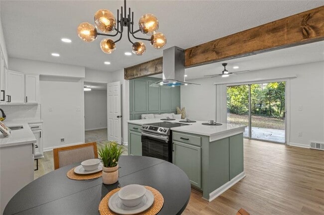 Foto del edificio - 2378 Green Forrest Dr