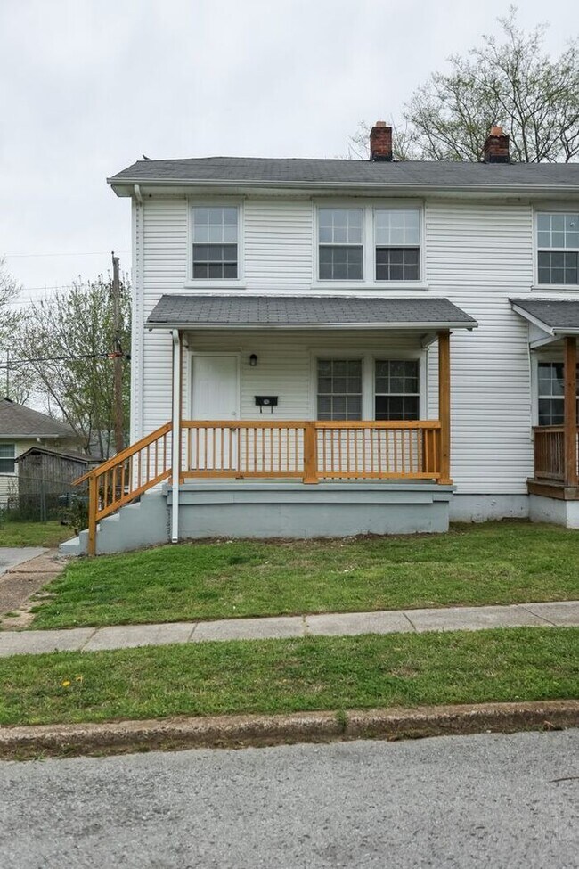 Foto del edificio - Beautifully Renovated 3 Bed 1 Bath duplex ...