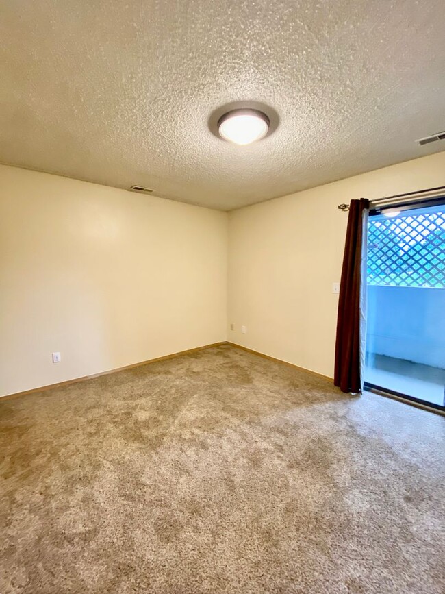 Building Photo - Unbeatable Price for 2 bed in 80916!  Secu...