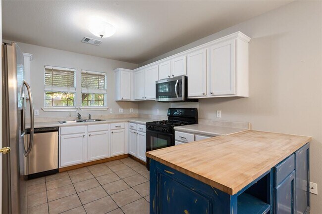 Building Photo - 2224 Bluffstone Dr