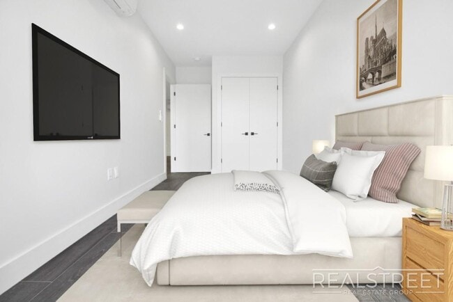 Foto del edificio - Grand Spacious 2 Bed in Prime Crown Heights