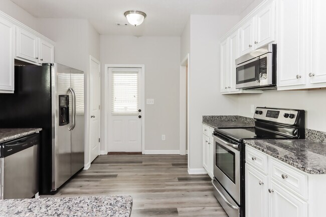 Building Photo - Adorable 3 Bedroom Cottage