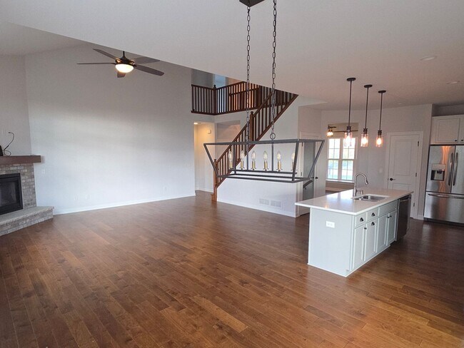 Foto del edificio - Like New 5 bedroom Pewaukee home in Broken...