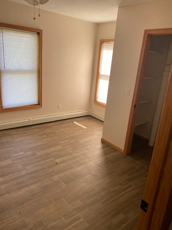 Foto del edificio - 216 Birch Ave S