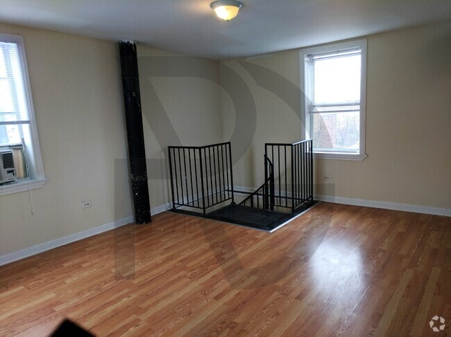 Building Photo - 627 W Oakdale Ave