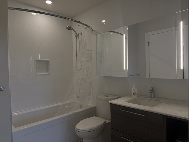 Building Photo - 570 Emerson St