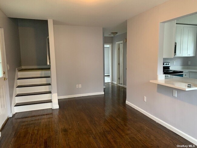 Building Photo - 3 Oakmont Ave