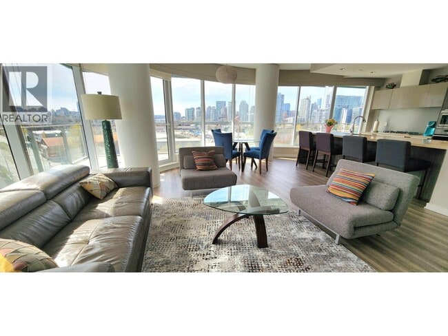 Building Photo - 1708 Columbia St