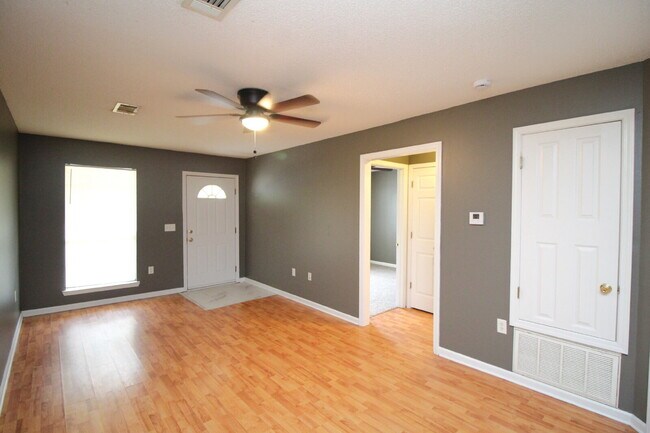 Foto del edificio - Don’t Miss This Milton Duplex — 2BR/2BA Brick Home with Garage, Walk-In Closet, Open Living Space...